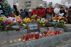 Во Фролово состоялась акция памяти погибших в трагедии в Кемерово