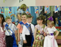 В детском саду №12 «Сказка» завершены выпускные баллы.